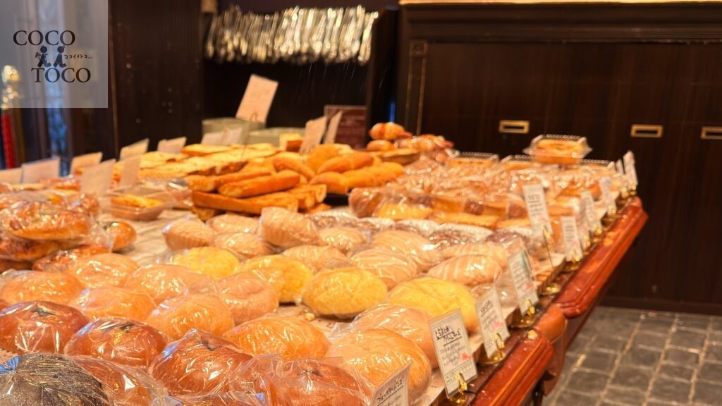 ペニーレイン東京ソラマチ店_パンが陳列棚の様子