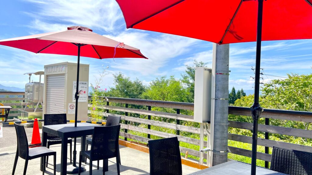 稲花餅の里さんべ_テラス席