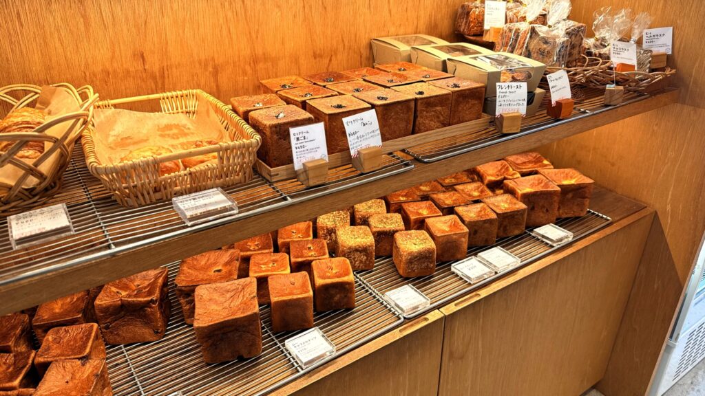 むうや_種類豊富に置かれた店内の様子