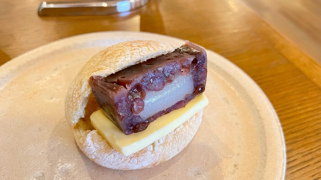 叶匠壽庵_「寿長生のBakery&Café 野坐」のモーニングメニュー「豆乳フランスのあもサンド」