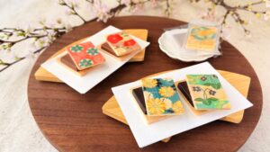 叶匠壽庵_「心よせ結」と桜が並んでいる様子