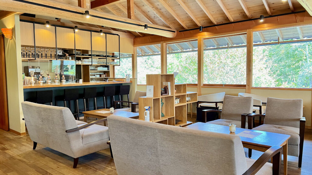 叶匠壽庵_「寿長生のBakery&Café 野坐」の2階カフェ店内の様子
