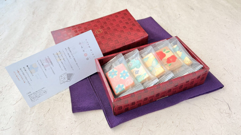 叶匠壽庵_説明書が添えられた「心よせ結」のパッケージあけ