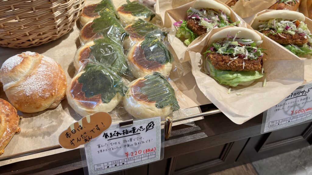 ペニーレイン柏の葉_気まぐれ柏の葉パン店頭陳列