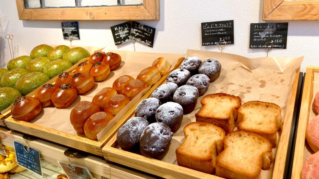 ベーカリー1960_店内店内パン陳列上段