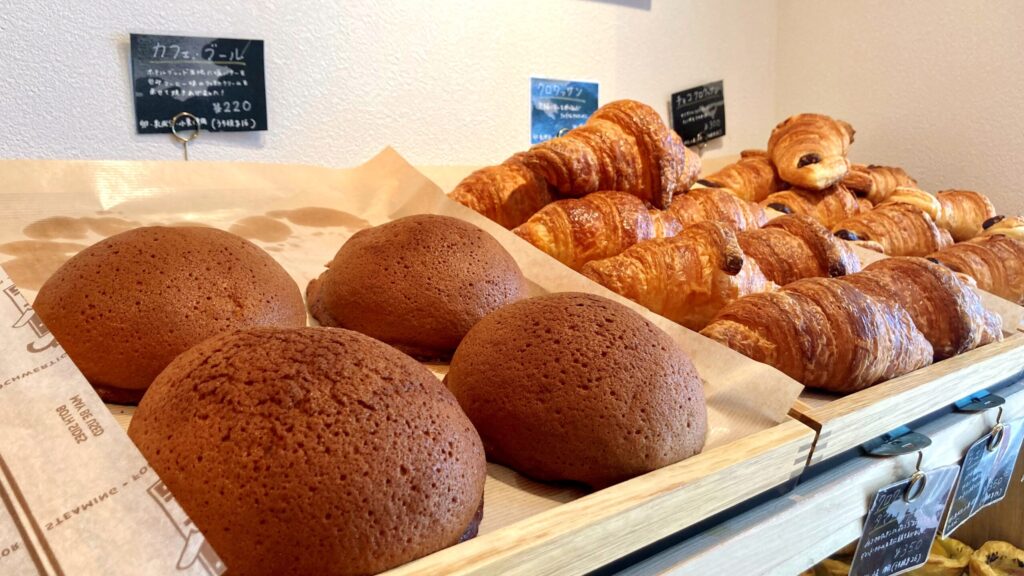 ベーカリー1960_カフェ・ブール_クロワッサン店内陳列棚