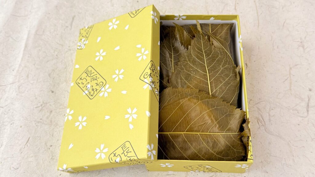 長命寺桜もち山本や_「桜もち」のパッケージ開け