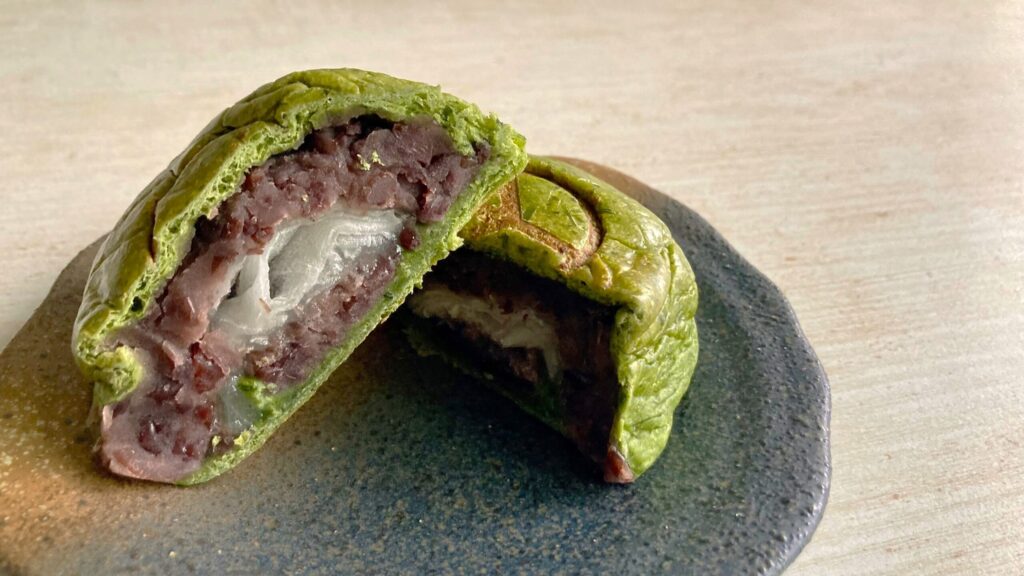 ペニーレイン東京ソラマチ店_よもぎあんぱん_カット断面図