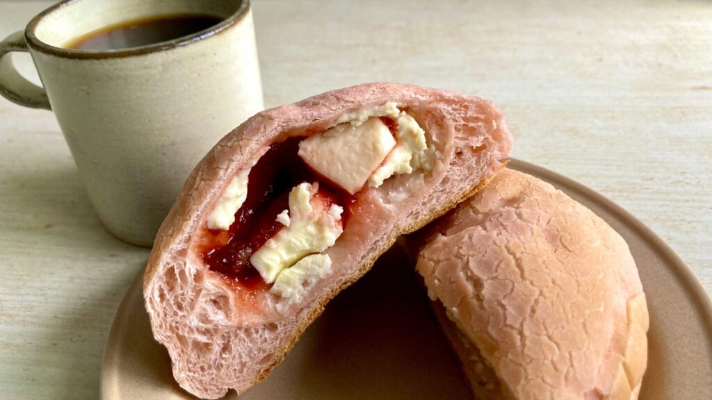 ペニーレイン東京ソラマチ店_ストロベリークリームチーズ_カット断面図