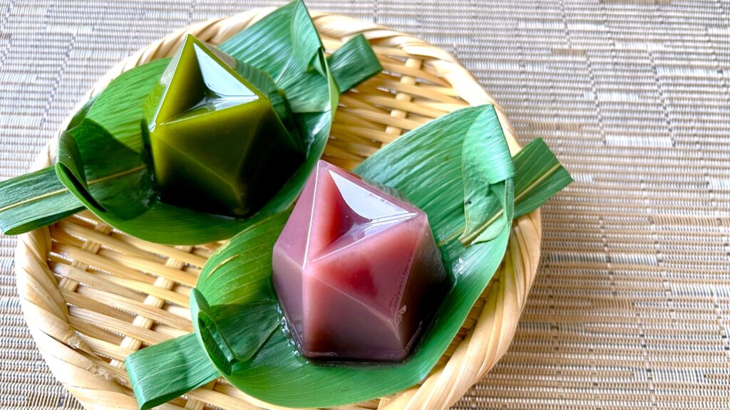 叶匠寿庵_「水羊羹」と「抹茶水羊羹」が並んでいる様子