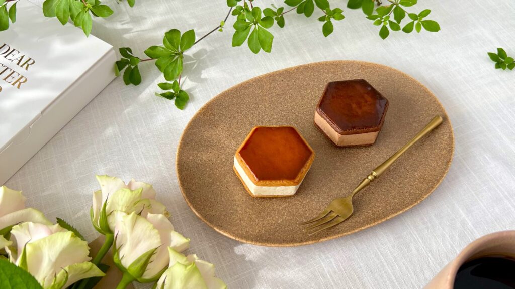 DEAR BUTTER SAND_幸せの焦がしバターサンドの皿盛りとバラの花束