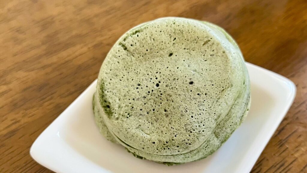 あじまん_「振り込まんもっちりよもぎあじまん」の皿のせ