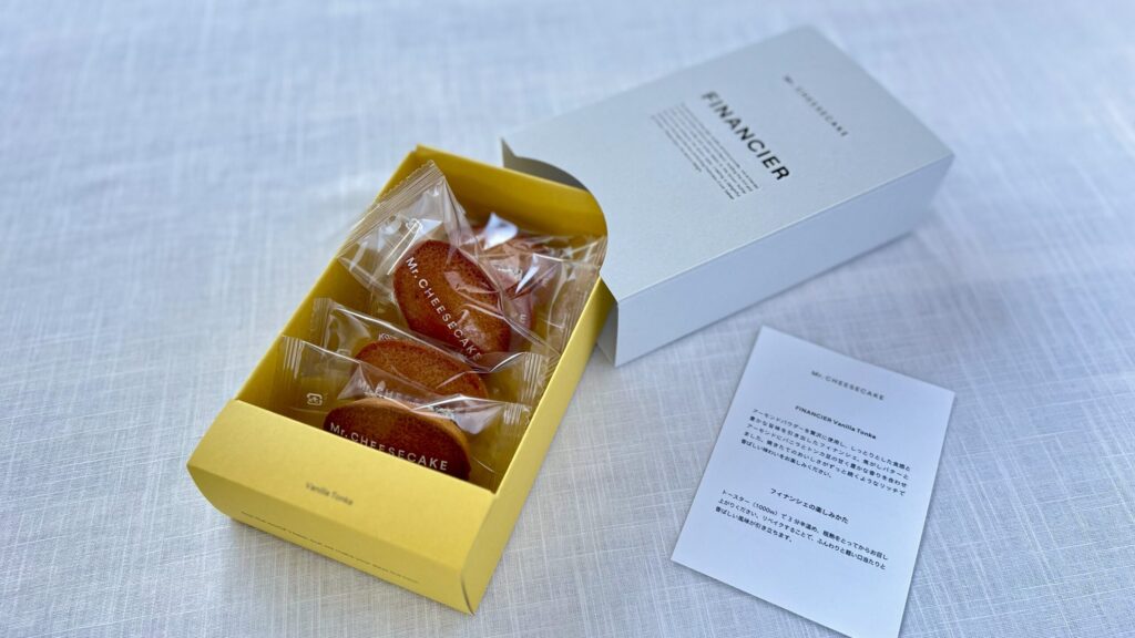ミスターチーズケーキ_フィナンシェの箱あけとリーフレット