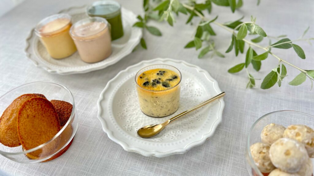 ミスターチーズケーキ_プティ・フィナンシェ・スノーボールの皿盛り