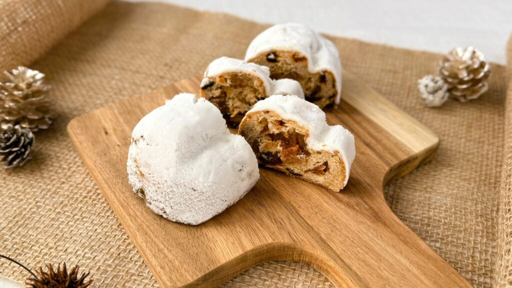 カルディ_シュルンダー「ミニアップルシュトレン」の皿盛り