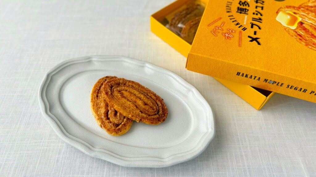 福岡のお土産_「博多メープルシュガーパイ」のパッケージと皿のせ
