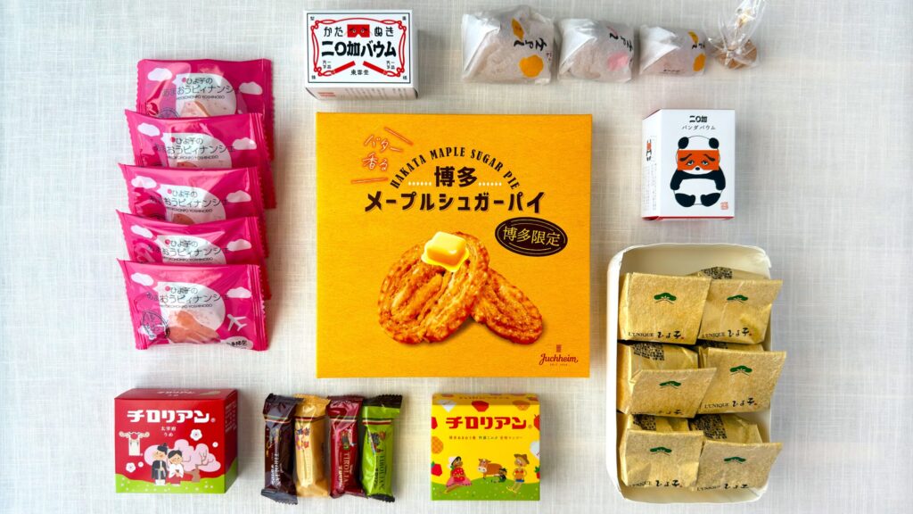 福岡空港_TOP纏いひよこやチロリアンなどのお菓子が並んでいる様子