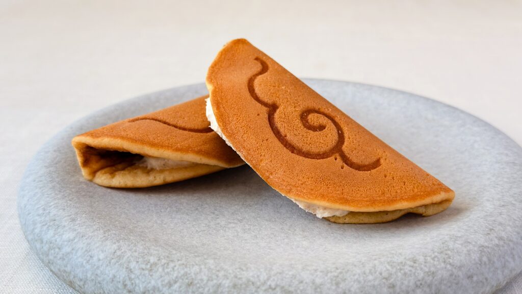 叶匠寿庵_羽田空港限定「羽雲（プレミアムチーズ）」の皿盛り