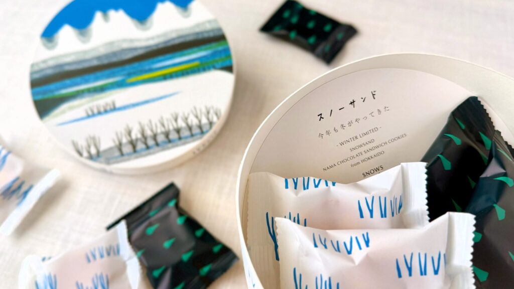 SNOWS_「スノーサンド 白と黒8個入」のパッケージあけのアップ