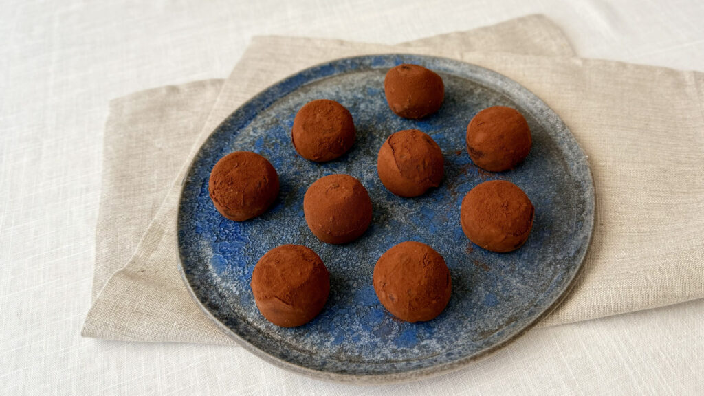 SNOWS_「スノーボール 黒」の皿のせ3