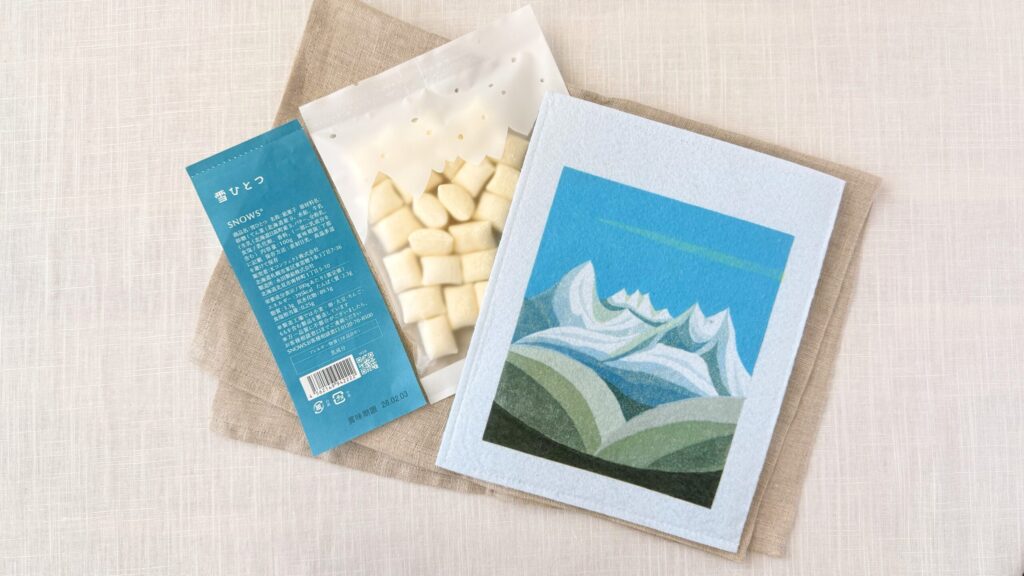 SNOWS_「雪ひとつ」とパッケージが並んでいる様子