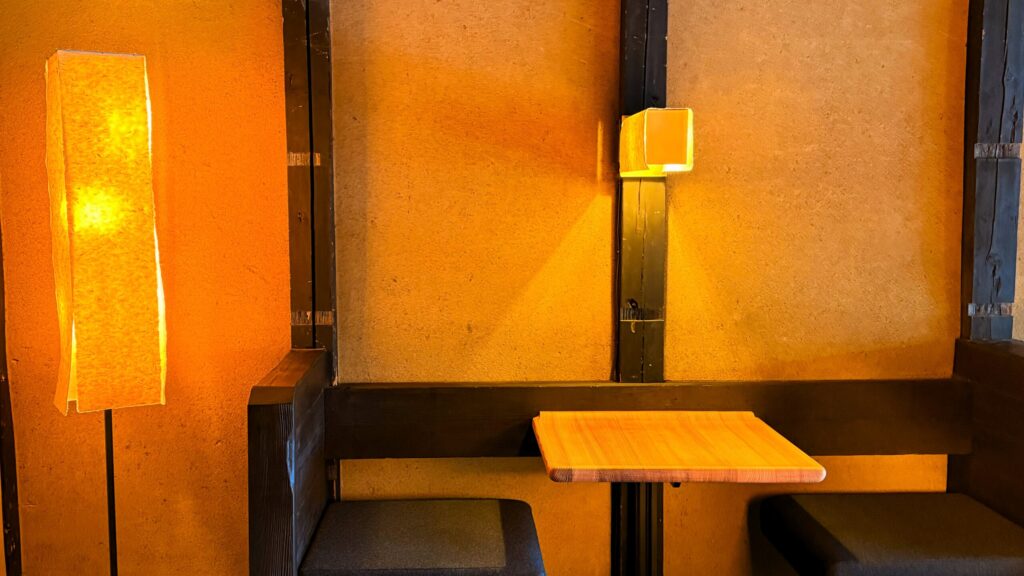 アマムダコタン京都_イートインスペースのテーブル席1