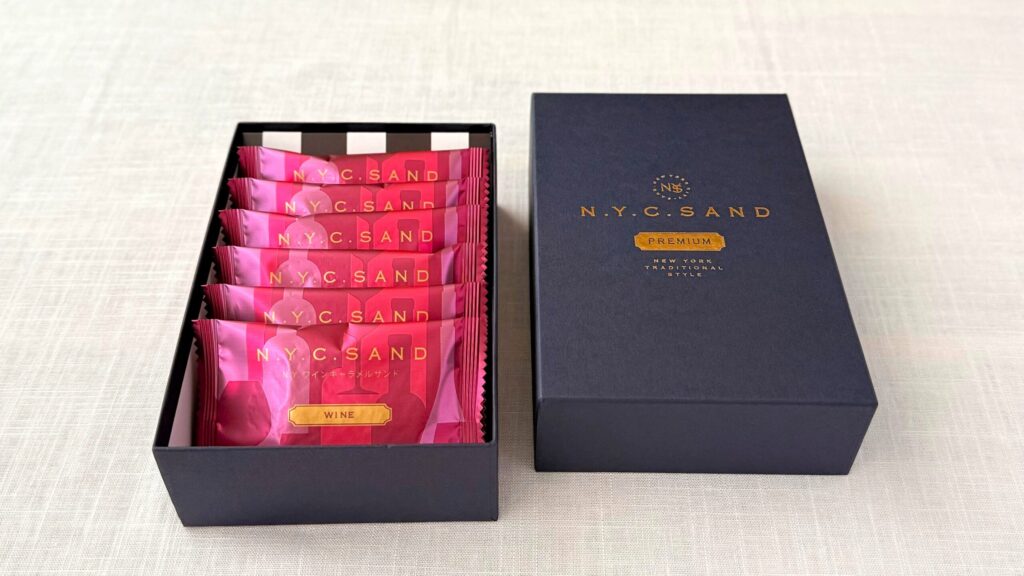 羽田空港_「N.Y.ワインキャラメルサンド」のパッケージあけ