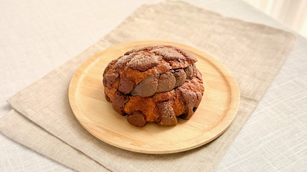 ロイズベーカリー_「チョコメロンパン」の皿のせ