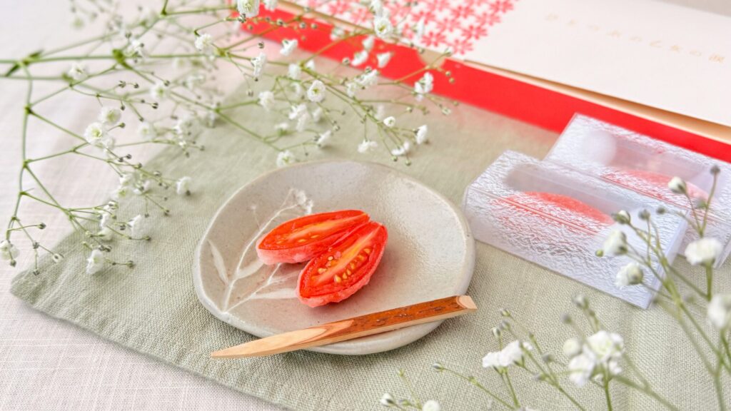 共楽堂_櫛が添えられた「ひとつぶの乙女の涙」とパッケージ