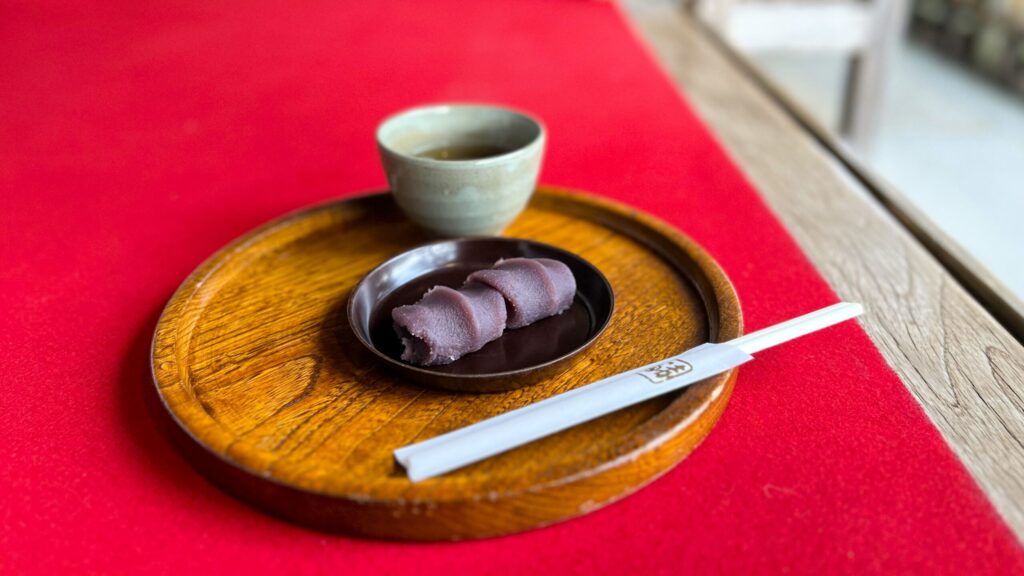 赤福_箸が添えられた「赤福盆」