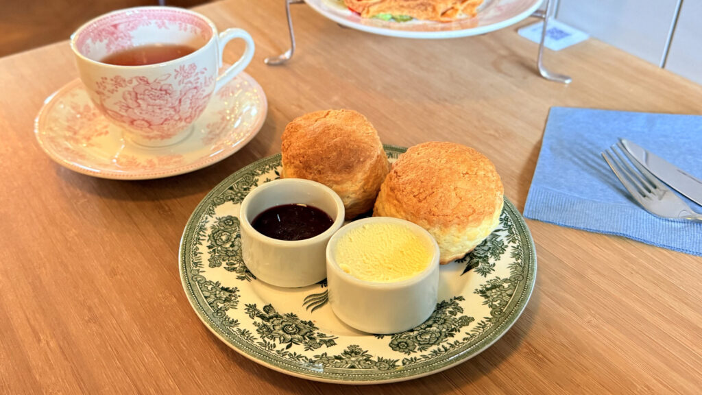 TEA ROOM KIKI京都・嵐山本店_「KIKI’s アフタヌーンティーセット」の2段目