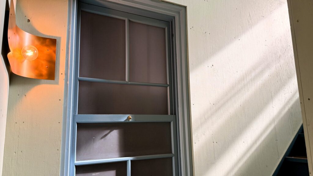 TEA ROOM KIKI京都・嵐山本店_日差しが差し込んだ店内の様子