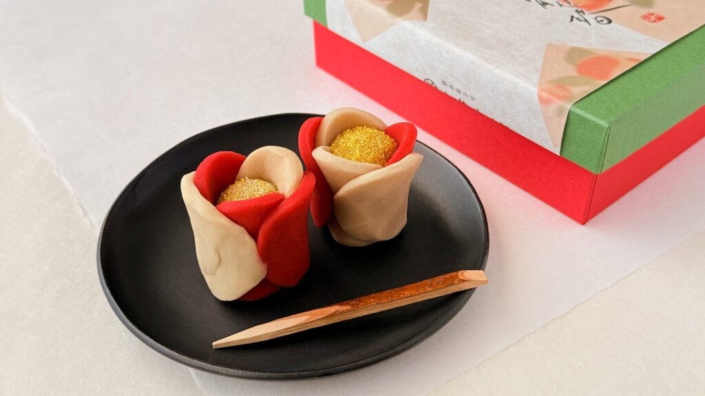 寧楽菓子司中西与三郎_「南無観椿」とパッケージが並んでいる様子