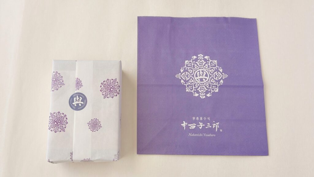 寧楽菓子司中西与三郎_「南無観椿」のパッケージと紙袋