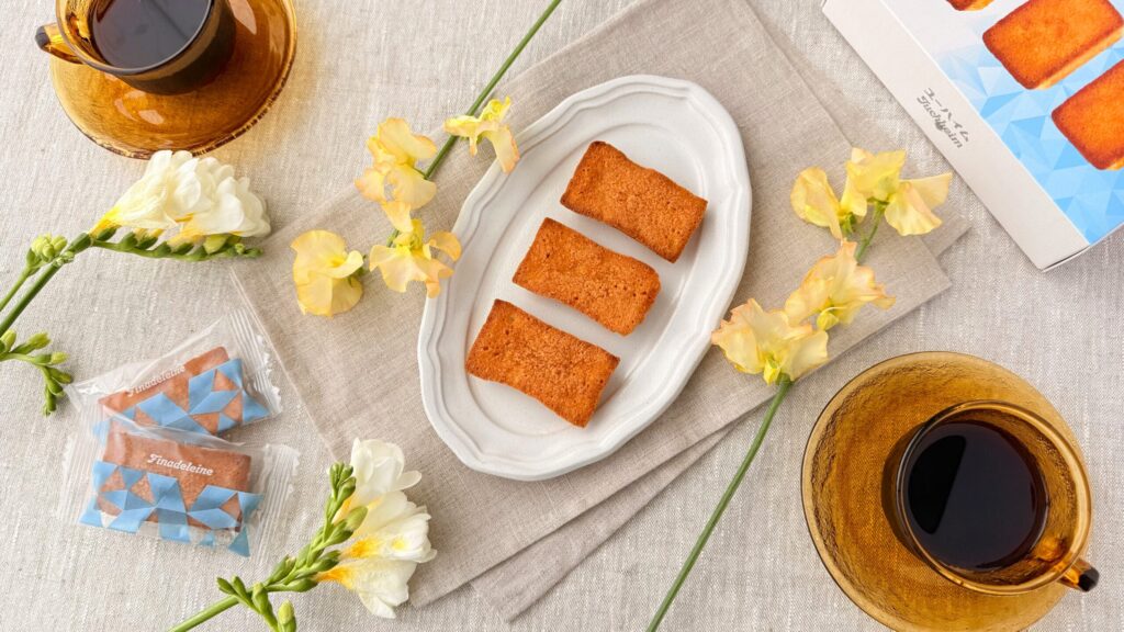 ユーハイム_「フィナドレーヌ」の皿のせとコーヒー