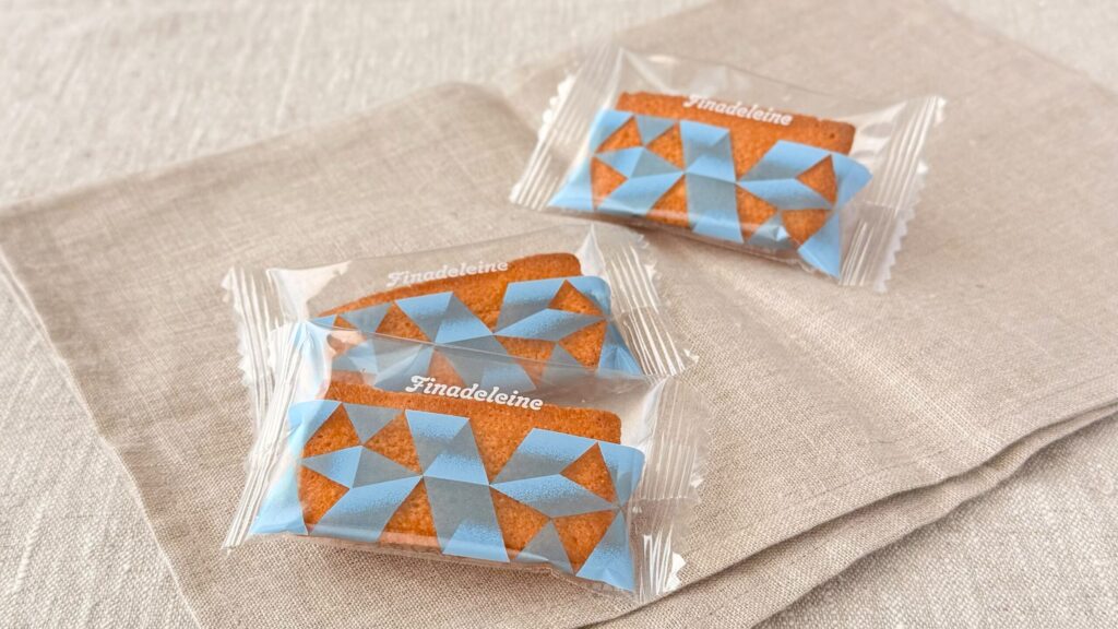 ユーハイム_個包装に入った「フィナドレーヌ」が並んでいる様子