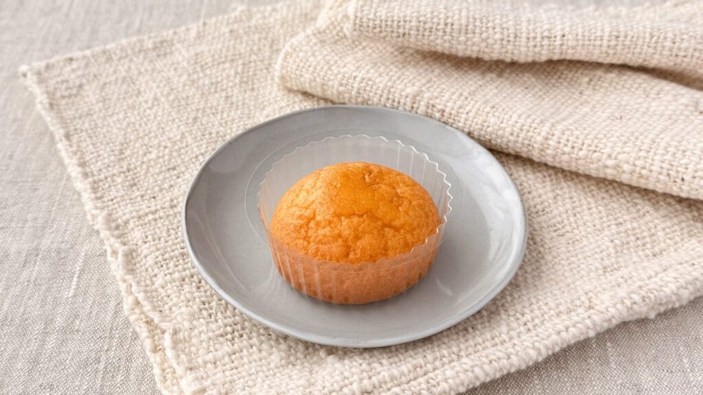 庫や_チーズガーデン個包装から取り出した「チーズ饅頭」