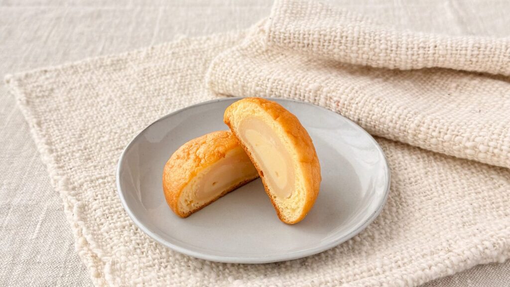 庫や_チーズガーデン半分にカットした「チーズ饅頭」