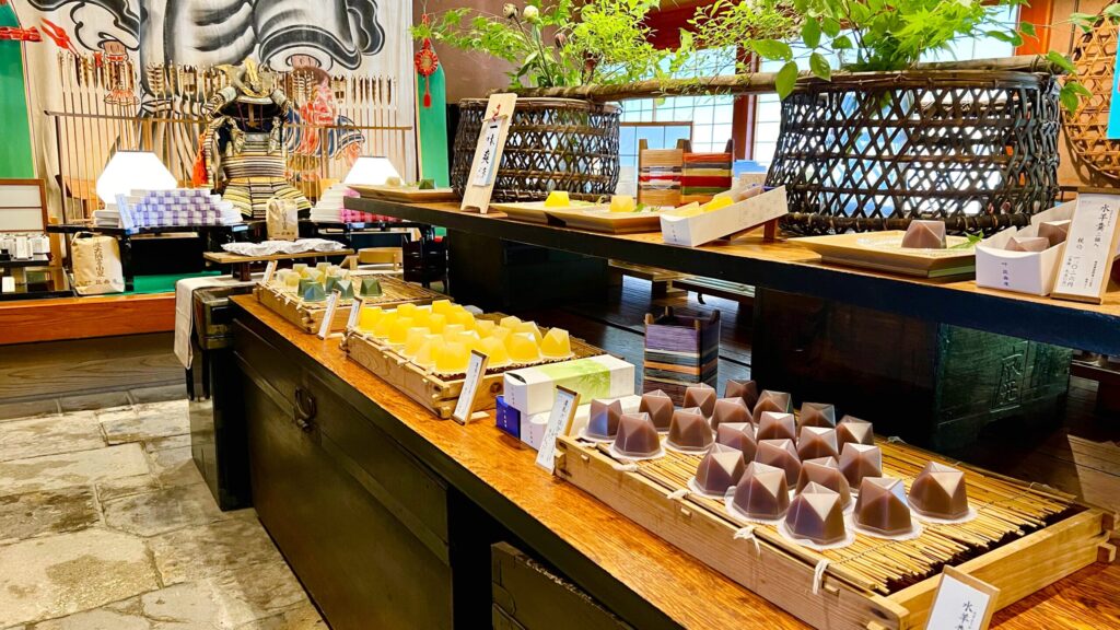 叶匠寿庵_寿長生の郷にある売店内の様子