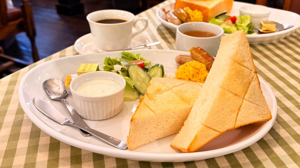 ペニーレイン那須店_分厚い食パンがのった「モーニングプレート」