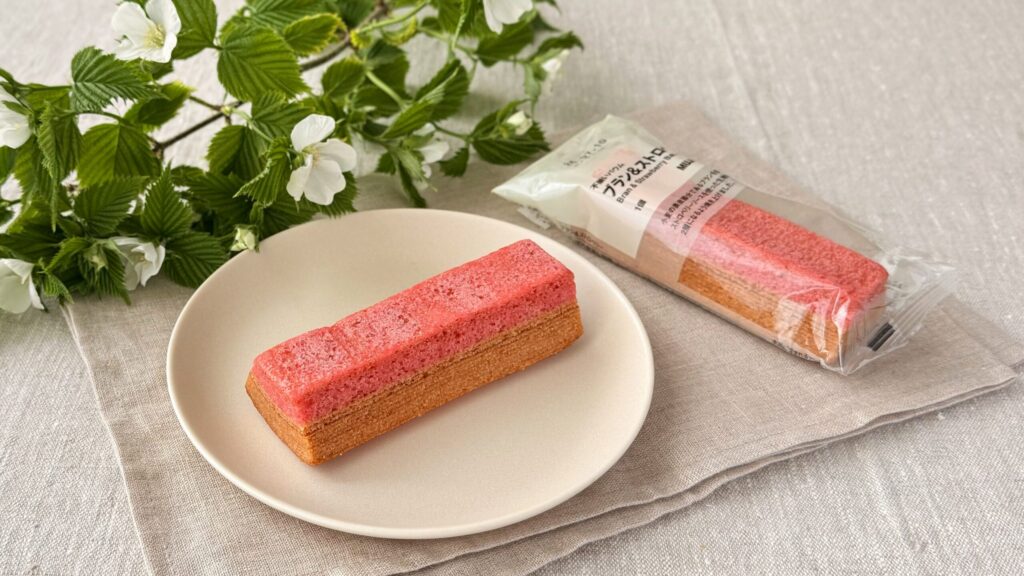 無印良品_「不揃いバウム ブラン＆ストロベリー」の皿のせ