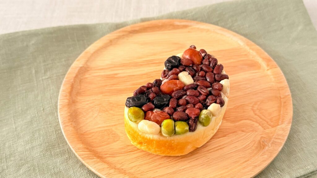 美瑛選果_新千歳空港限定「びえいのまめぱん」の皿盛り