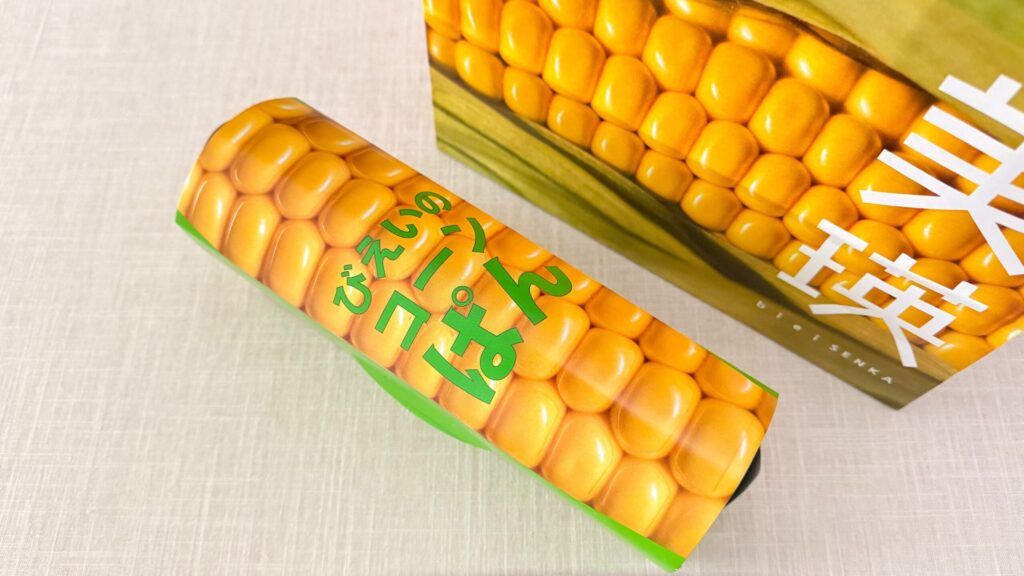 美瑛選果_新千歳空港限定「びえいのコーンぱん」のパッケージと紙袋