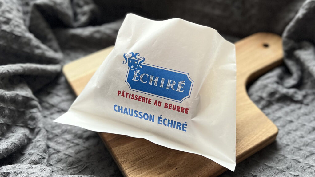 エシレ・パティスリー オ ブール 横浜_紙袋に入った「ショソン・エシレ」