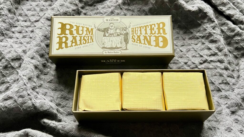 ザ・マスター_「ラムレーズンバターサンド」のパッケージ開け