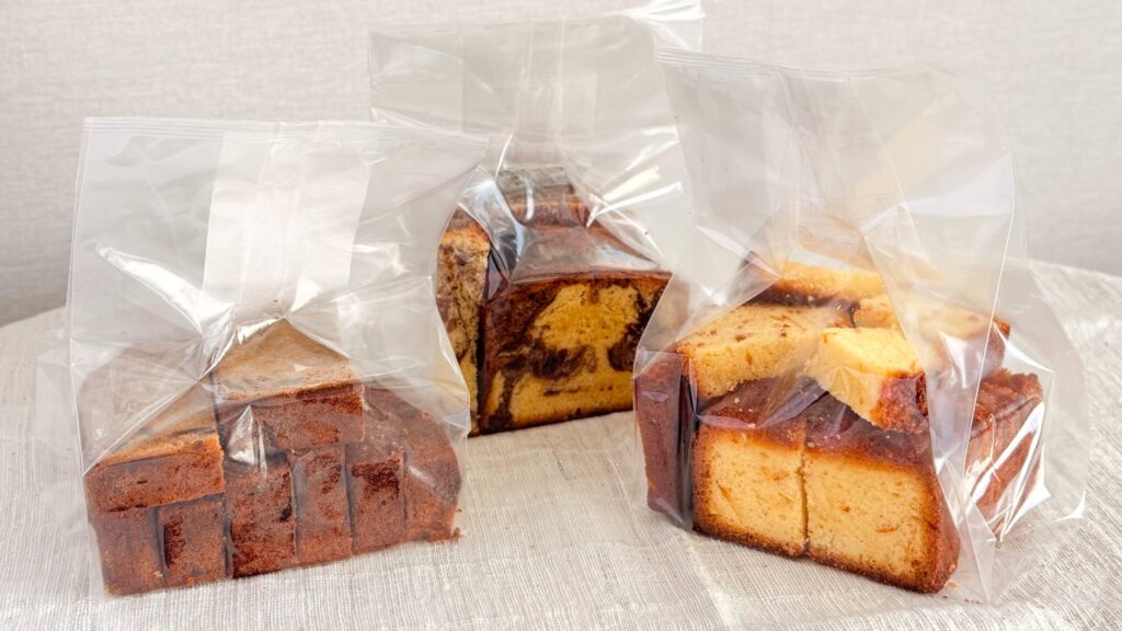 ペニーレイン那須_袋に入った3種類の「パウンドケーキ（アウトレット）」が並んでいる様子