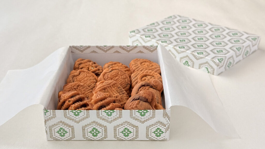 亀屋_「あん入り人形焼12個箱」のパッケージあけ