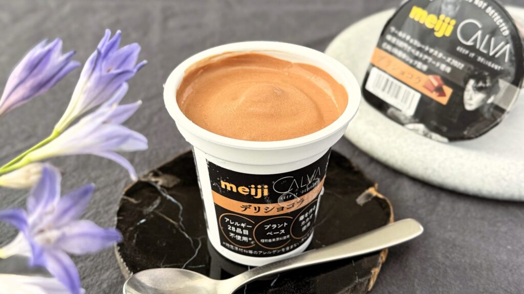 CALVA監修_「デリショコラ」とパッケージが並んでいる様子