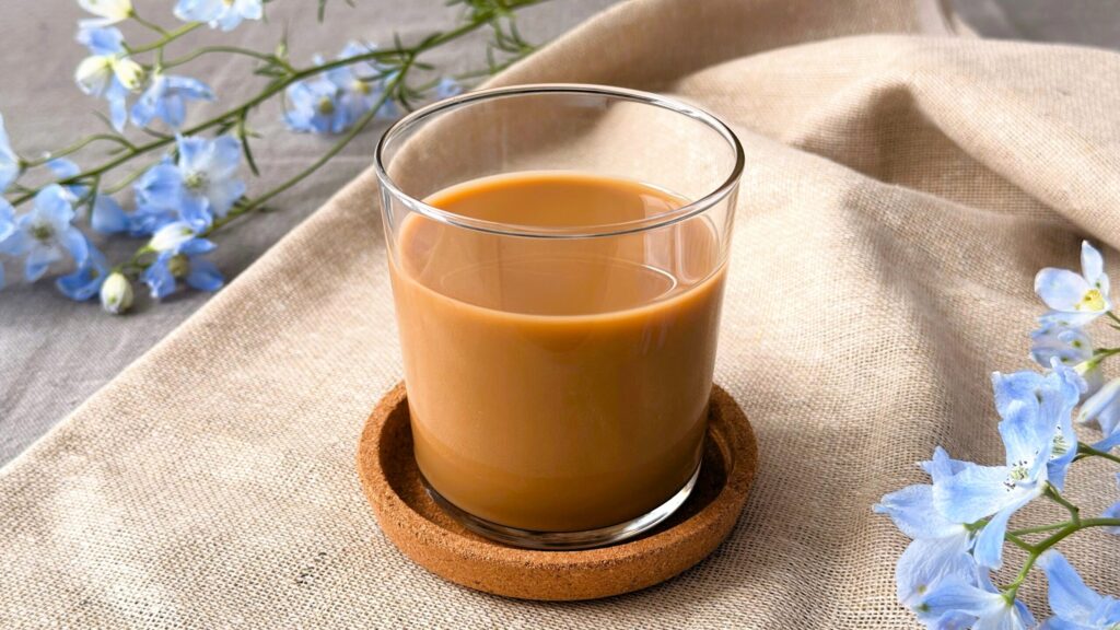 UCC_グラスに入った「UCCコーヒーミルク入り 缶250g」