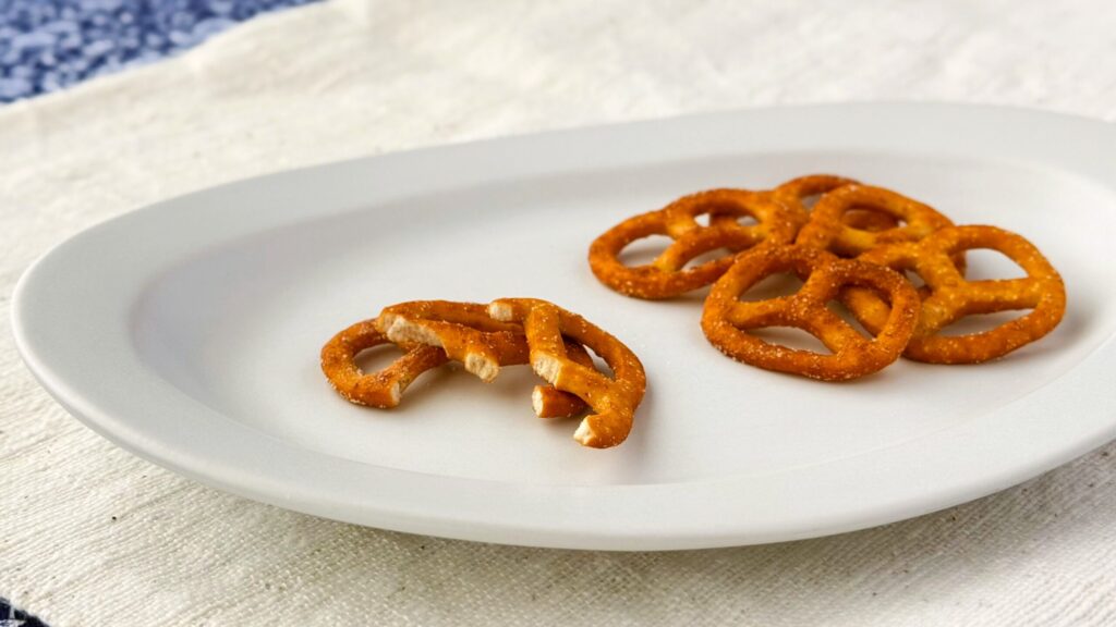 無印良品_「プレッツェル レモンベーコン風味」の断面